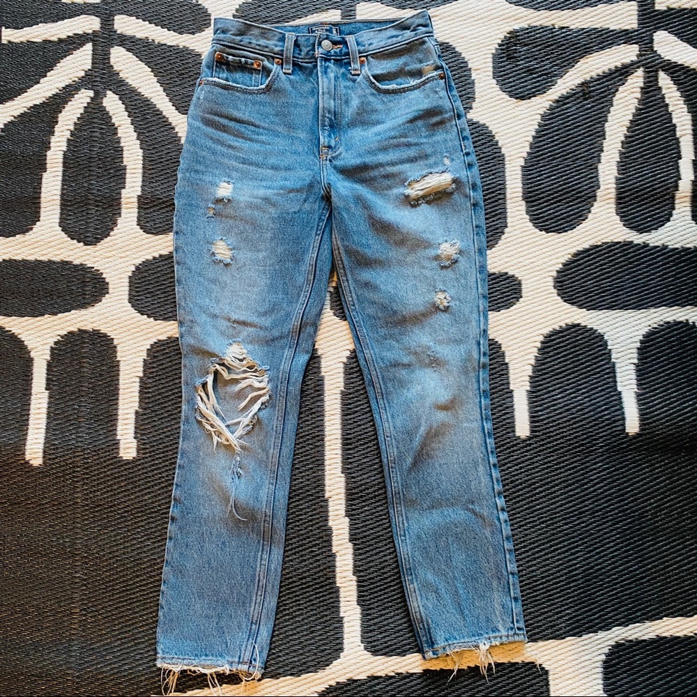 Abercrombie & Fitch • Ripped Mom Jeans - Picture 3 of 14